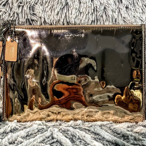 GUC - COACH ROSE GOLD SHINY WRISTLET - Picture 1 of 6